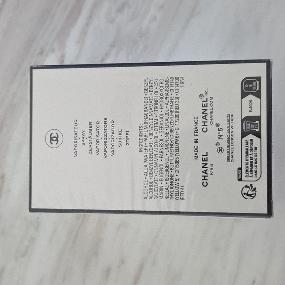 Chanel N°5 Eau de Parfum spray. Size: 50 ml (1.7 FL.OZ.) - Picture 8 of 9